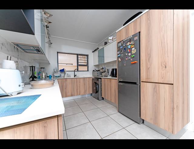 3 BEDROOM APARTMENT TO LET IN WATERFALL